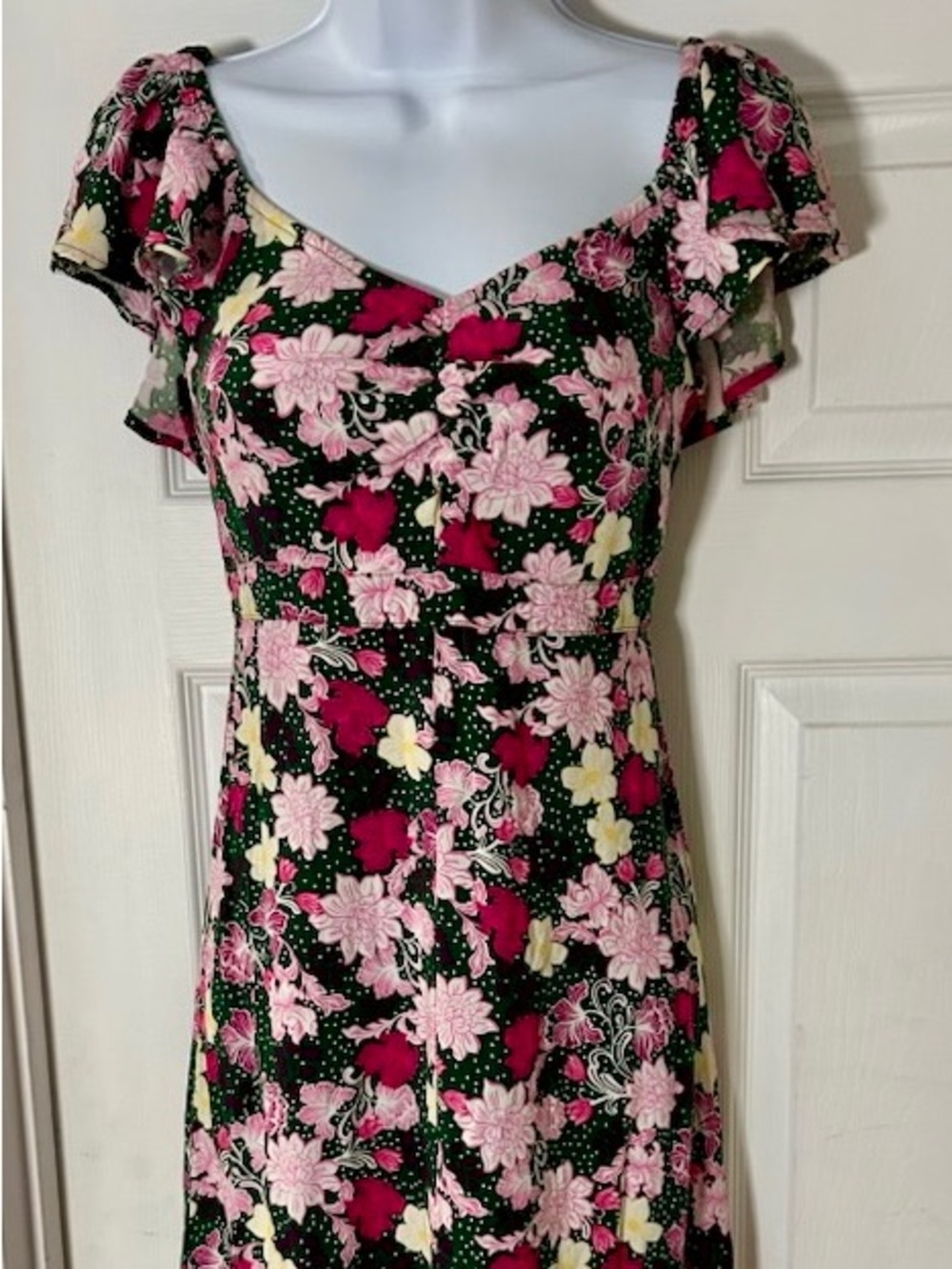 Floral V-Neck Women’s Dress in Pink and Black sofia jeans
